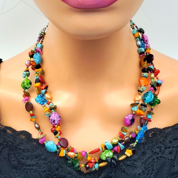 Vintage Jewelry - BEAUTIFUL Glass & Beads Necklace